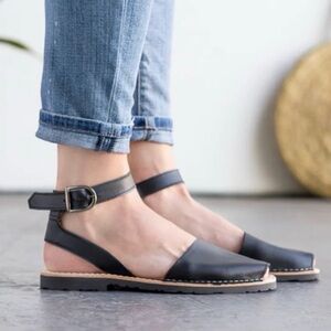 PONS BLACK AVARCAS leather sandals